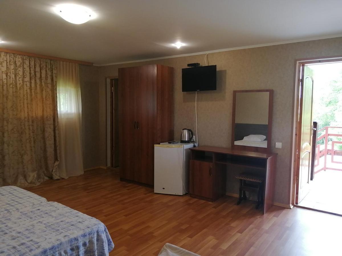 Мини-Отель На Агрба 22А Pizunda Exterior photo